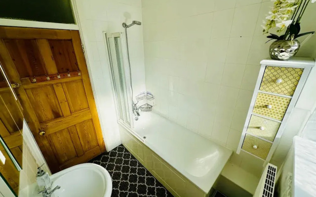Gerrardscross-sleeps4-parking-petfriendly-wembley