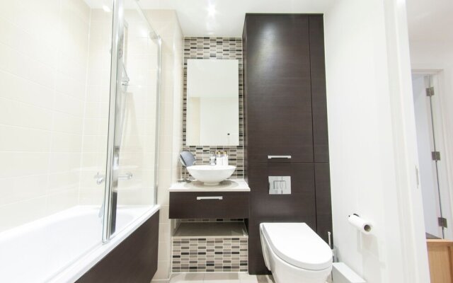 E1 Stunning Two Bathroom Modern Flat