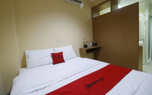 RedDoorz near ITC Cempaka Mas – Guest Rooms – Jakarta
