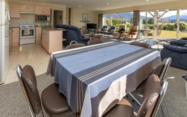 Kepler Retreat - Te Anau Holiday Home