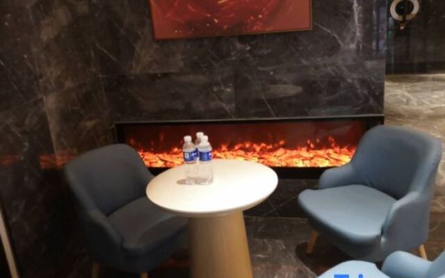 Yaduo Hotel (Shanghai Changshou Road Metro Station)