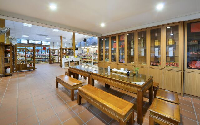 Jinsa Lakeside View Resort