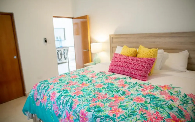 Newly Remodeled Townhouse w Private Pool Sc40