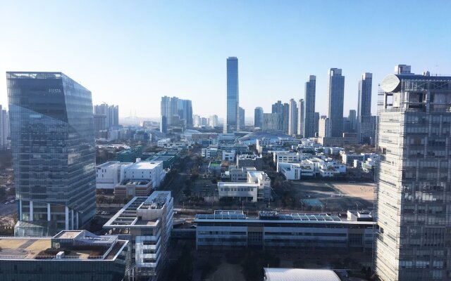 The November Stay in Songdo Honestar