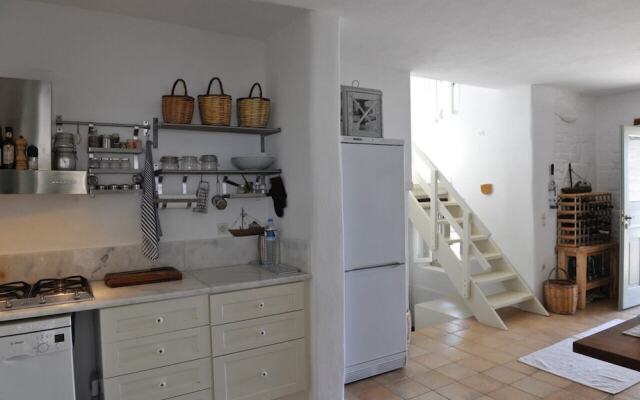 Elegant, laid-back and by the sea by VillaRentalsgr