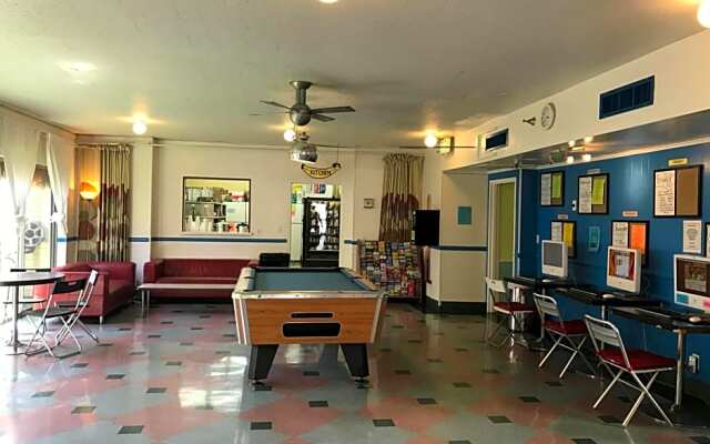 Banana Bungalow West Hollywood Hotel & Hostel