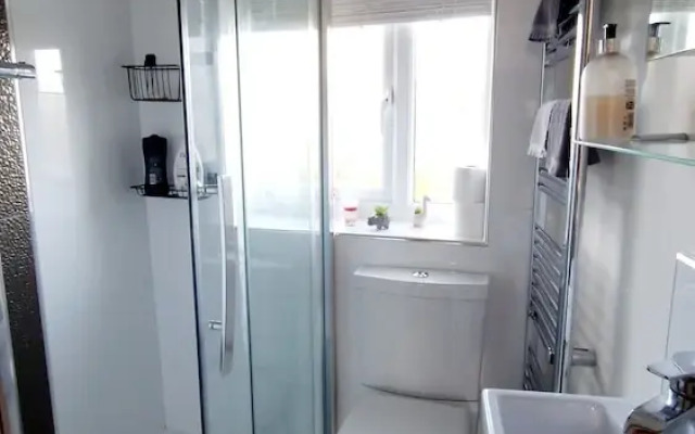 Charming 1-bed Maisonette With Mountain View