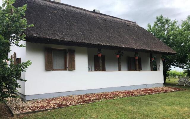 Mol-Ker-Vill Vendégház