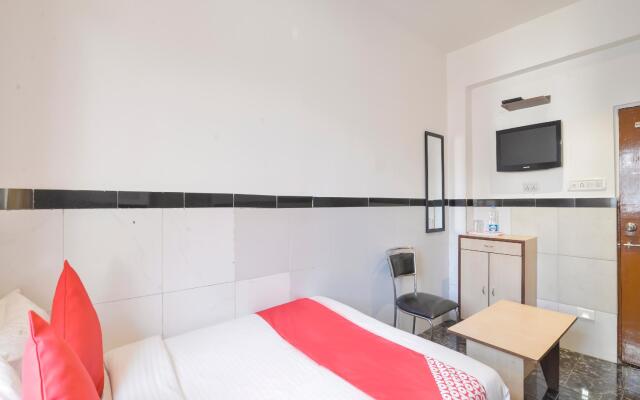 OYO 24337 Akshaya Lodging