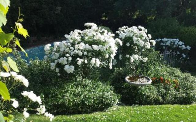 Three Oaks Bed  Breakfast