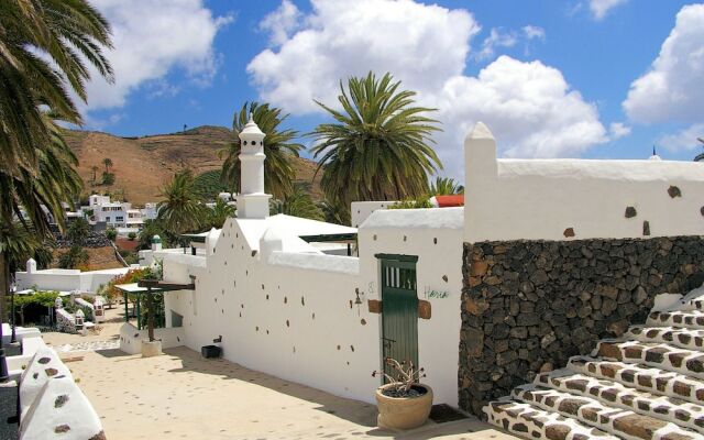 Comfortable Villa in Haría With Swimming Pool