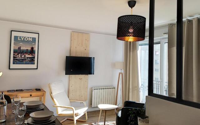 Le Petit Balzac by Cocoonr