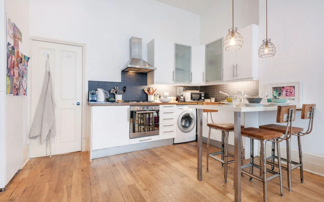 Colourful West Kensington Home Close to Earls Court