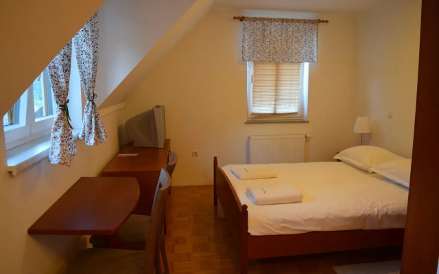 Rooms Pod Lipo Olimje