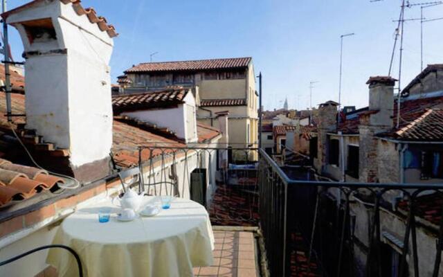 Romantic Rialto Apartment