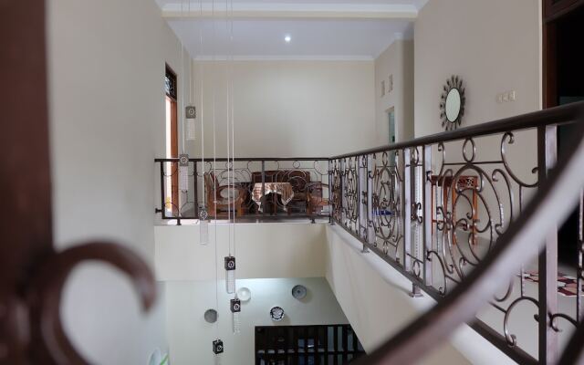 Simply Homy Guest House UTY Kronggahan
