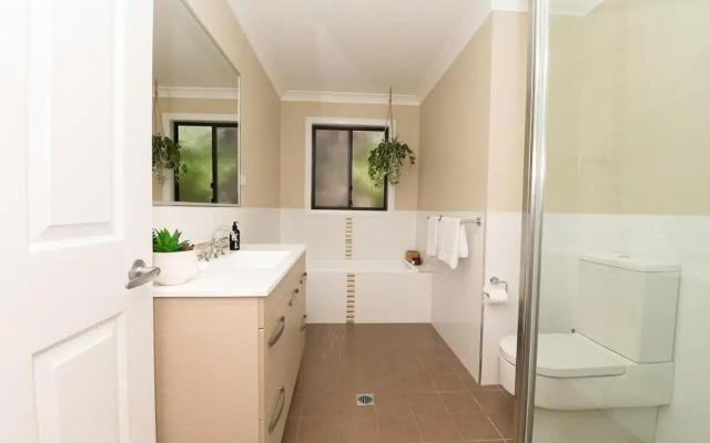 Phillip Villa, Modern & Fresh, Close to Town, Free Wifi