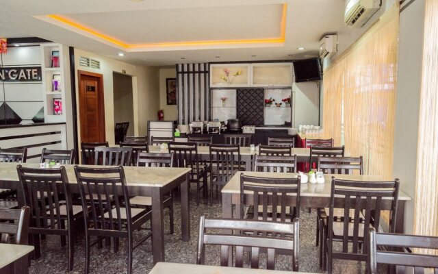 OYO 625 Hotel Golden Gate