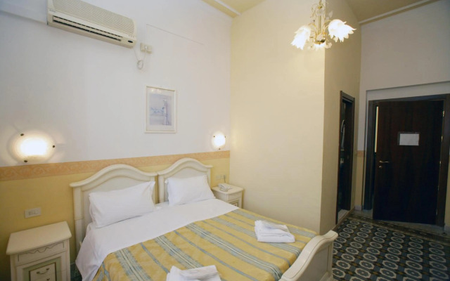 Hotel Desiree