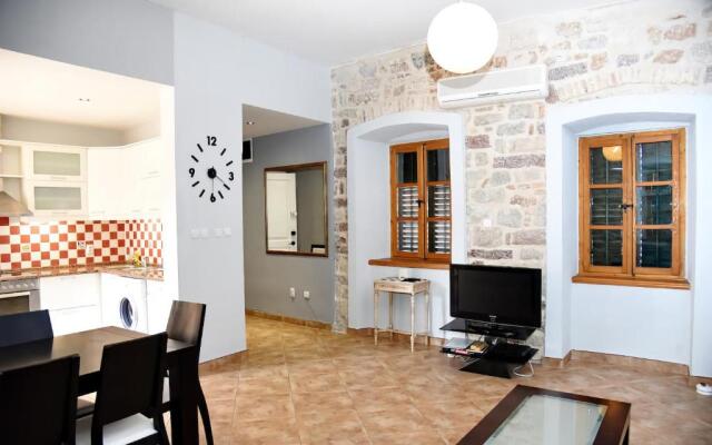 Cozy & Extravagant Suite in Antique Bizanti Palace
