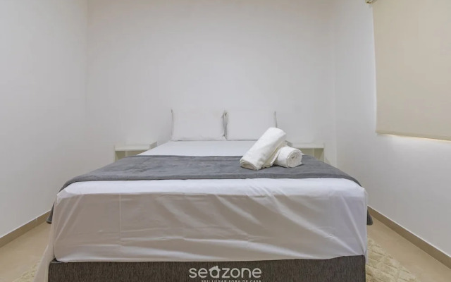 Condominium With Pool 950m From the Beach - PDM