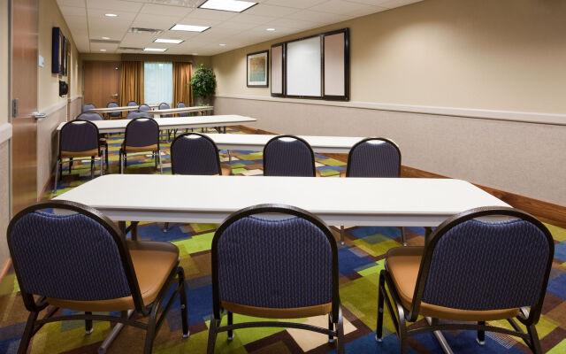 Holiday Inn Express Hotel and Suites Mankato East, an IHG Hotel