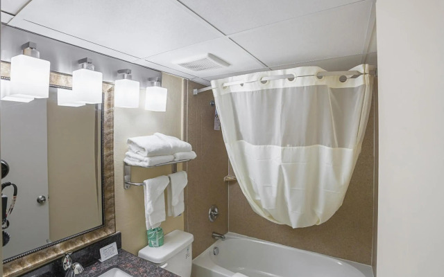 Quality Inn & Suites Cincinnati Downtown