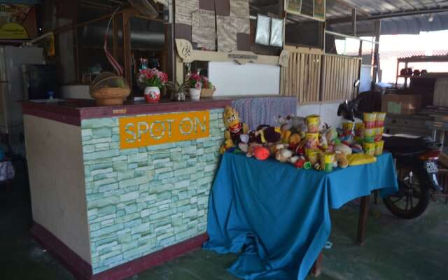 Batu Maung Sempoi Inn And Cafe