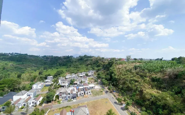 Minimalistic and Cozy Studio Amartha View Apartment