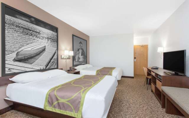 Super 8 by Wyndham Kenora