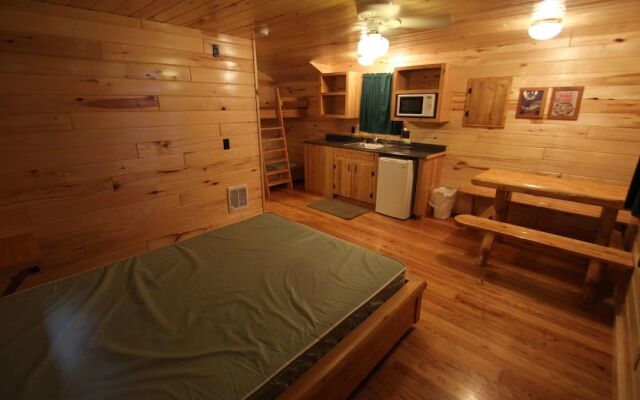 Mackinac Lake Trail Motel