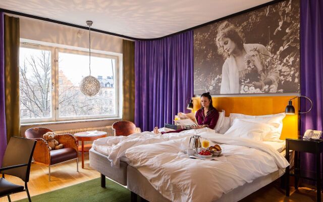 Hotel Rival