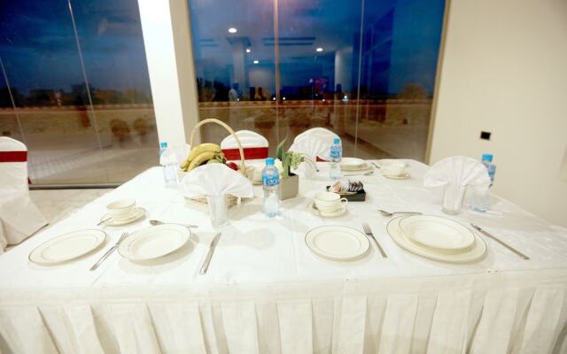 Golden Crown Hotel Al Seeb Muscat