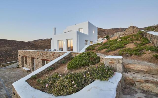 Private Villa Beachfront 30steps to Alemagou Beach