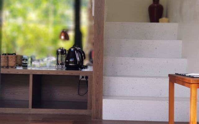 Aroundthetree Hermitage Manor