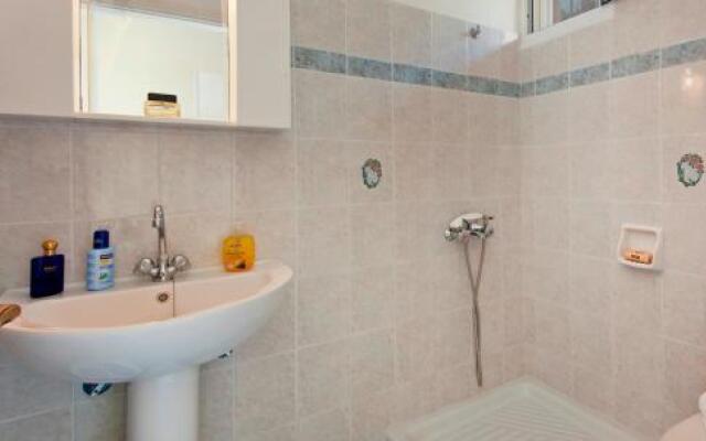 Flat 1 Bedroom 1 Bathroom - Lourdata