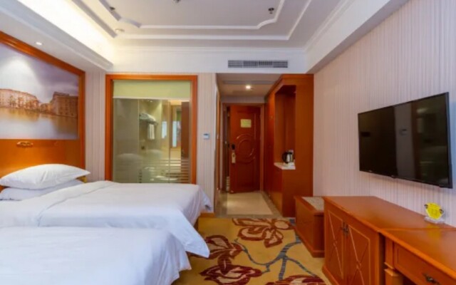 Vienna Hotel (Huizhou Boluo High Speed Rail Central Bus Station Hotel)