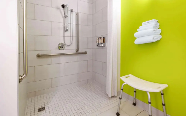 Super 8 Winnipeg East MB