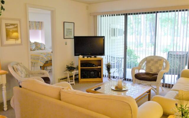 96 Eaton - 2 Bedroom Condo