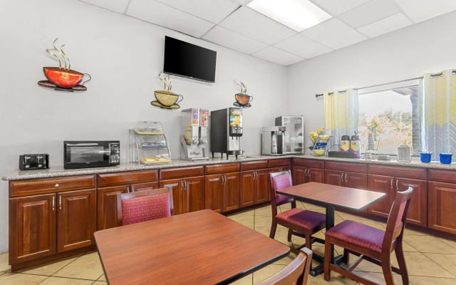 Days Inn by Wyndham Huntington