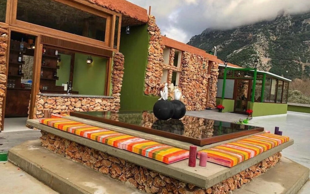 Laze Fountain Eco Hotel
