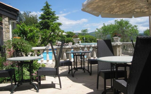 Logis Hôtel Le Vieil Amandier