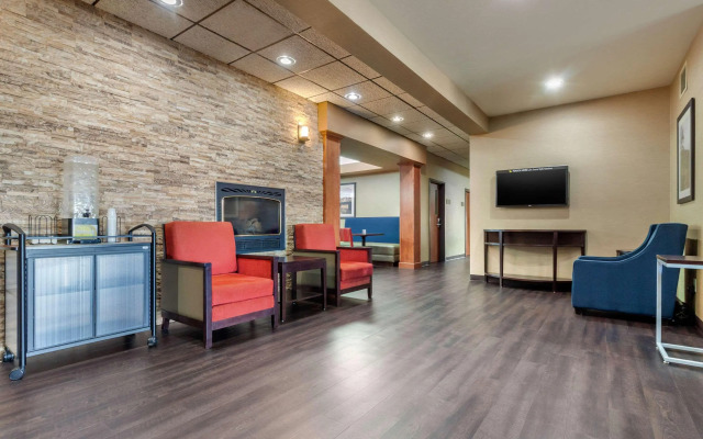 Comfort Inn & Suites Mitchell I-90