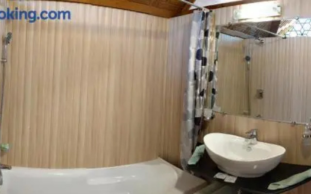 New Zenith Group of Houseboats