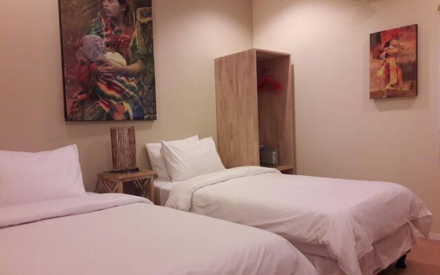 Scallywags Mango Motel