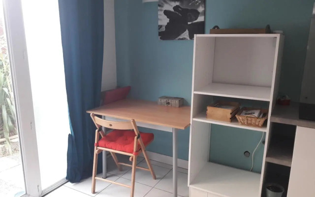 Studio dans maison avec parking