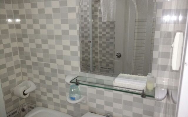 OYO 131 Nhu Phuc Hotel