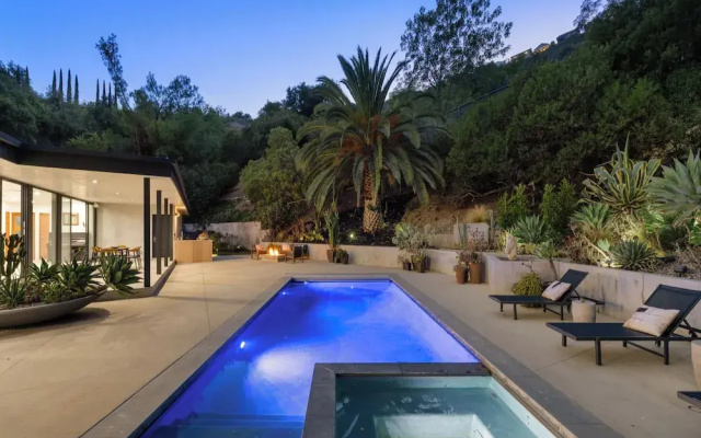 Valea Estate - Secluded Beverly Hills Retreat 1-acre Oasis