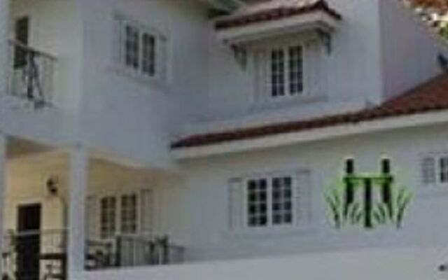 Hill Top Kingston Jamaica Bed & Breakfast