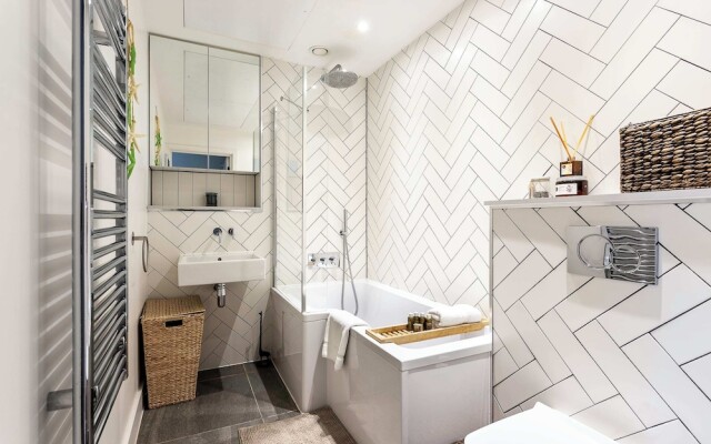 Cosy 2-bed Flat in Vibrant Acton!